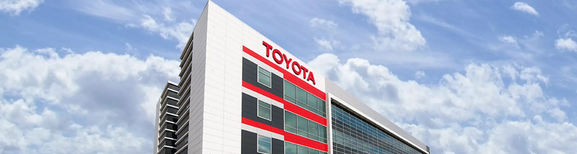 Изображение на странице TOYOTA ПОДВЕЛА ИТОГИ ПРОДАЖ В РОССИИ ЗА 2021 ГОД Тойота Центр Смоленск